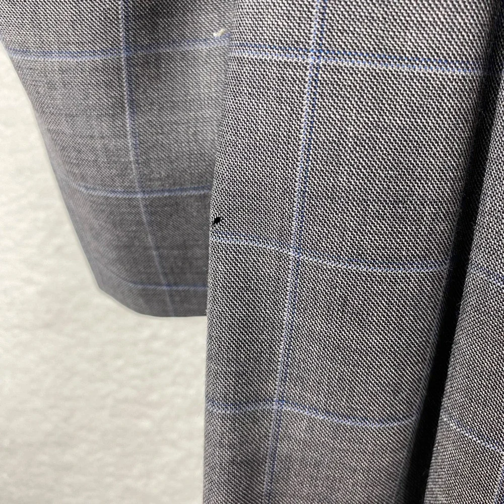 Jos A Bank Traveler's Collection Gray Windowpane Plaid 100% Wool Blazer 40R